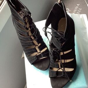 Black Heels with Timeless Design